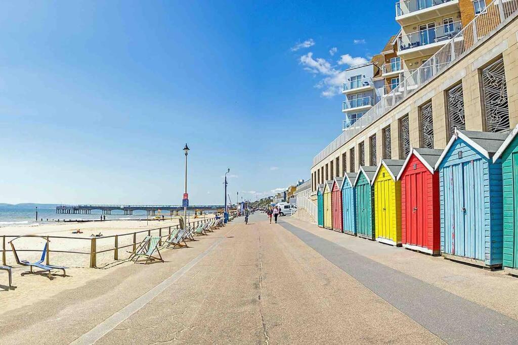Spacious 4 Bed Rooms, Parking, Garden And Near Parks, Beaches And University Bournemouth Bagian luar foto