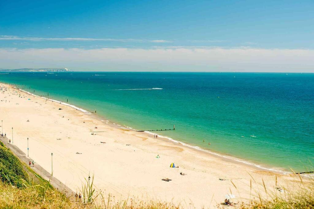 Spacious 4 Bed Rooms, Parking, Garden And Near Parks, Beaches And University Bournemouth Bagian luar foto
