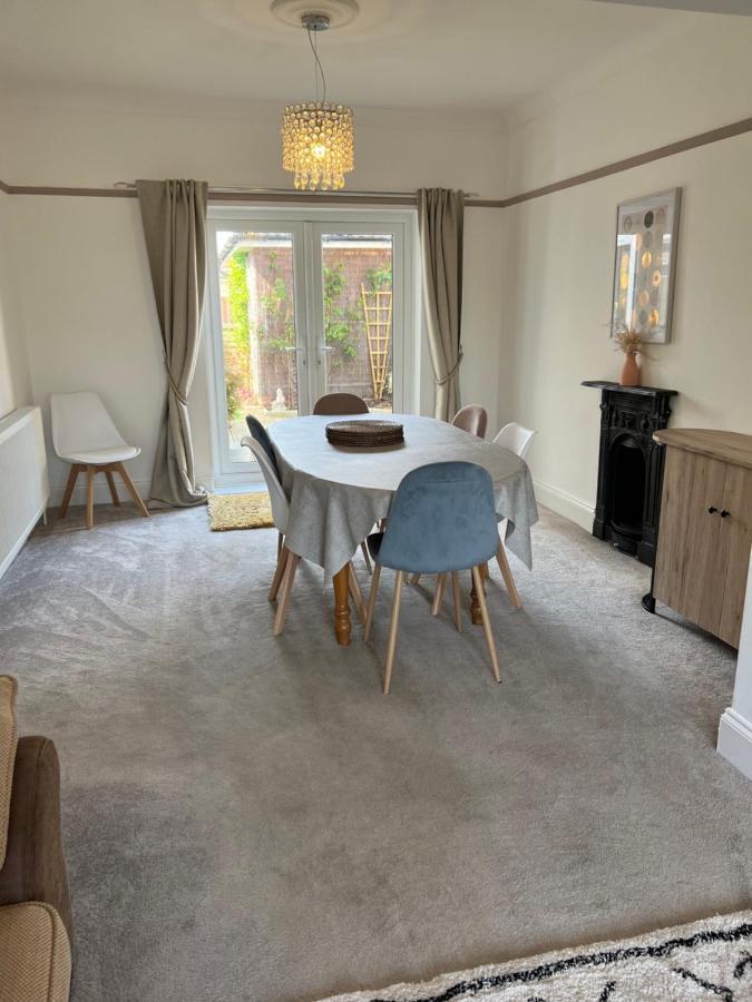 Spacious 4 Bed Rooms, Parking, Garden And Near Parks, Beaches And University Bournemouth Bagian luar foto