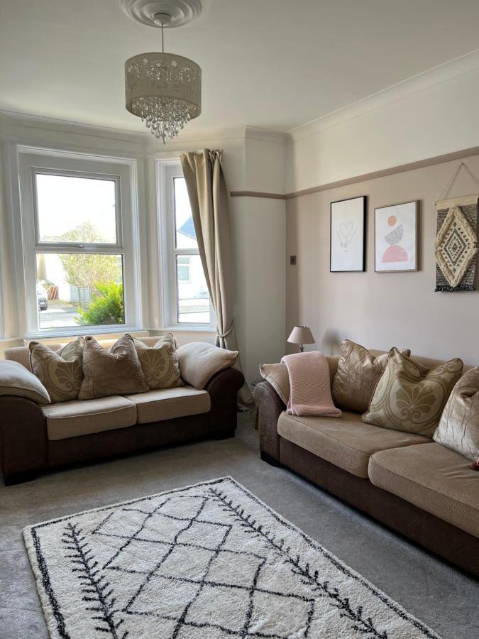 Spacious 4 Bed Rooms, Parking, Garden And Near Parks, Beaches And University Bournemouth Bagian luar foto